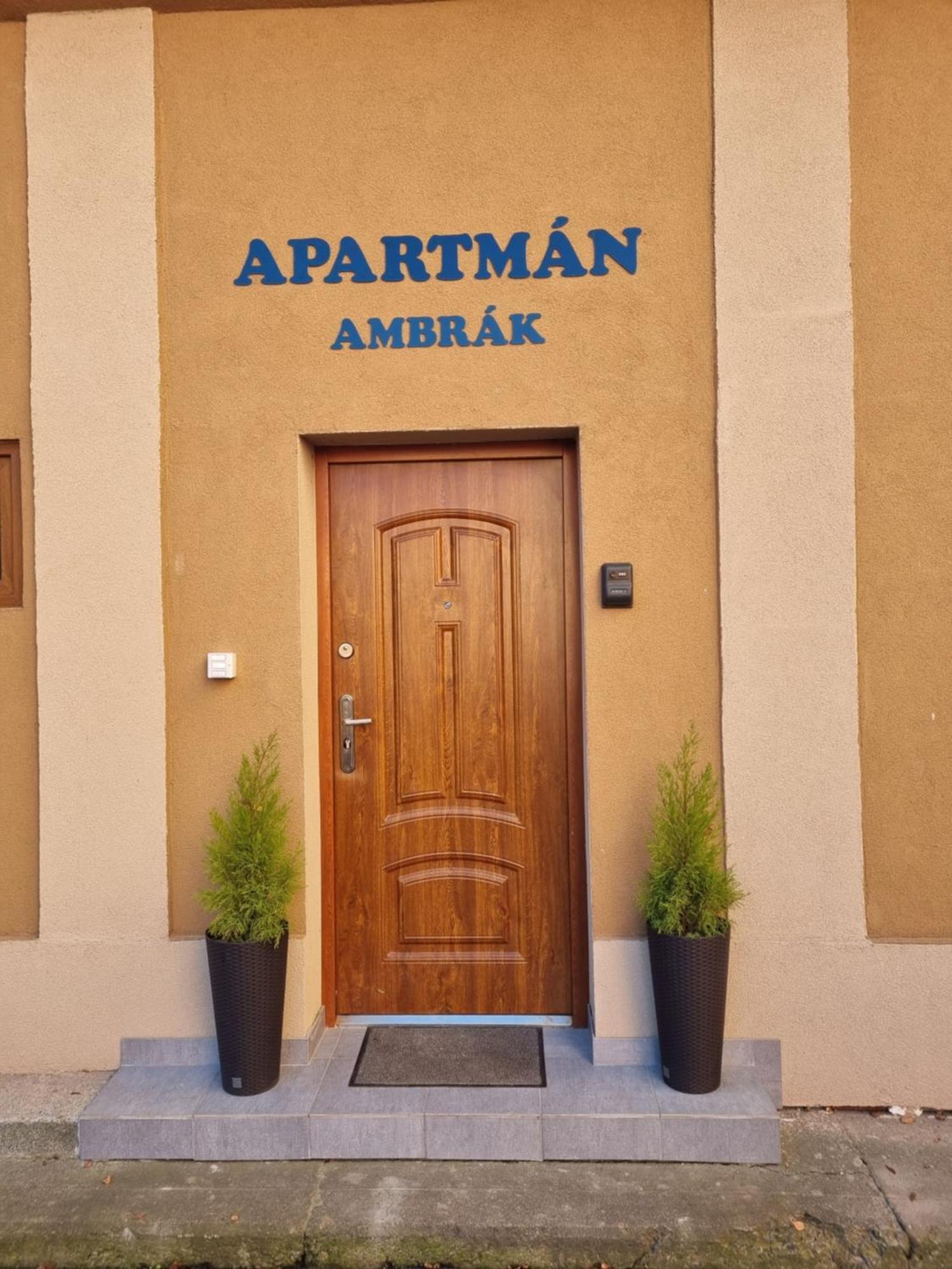 Apartman Ambrak C.3 Martin Bagian luar foto